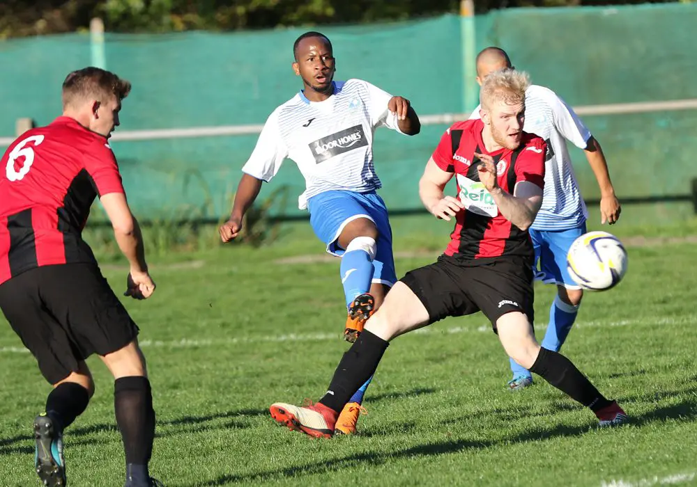 Sandhurst Town vs Eversley & California in the Combined Counties League Division 1. Photo: Richard Milam.