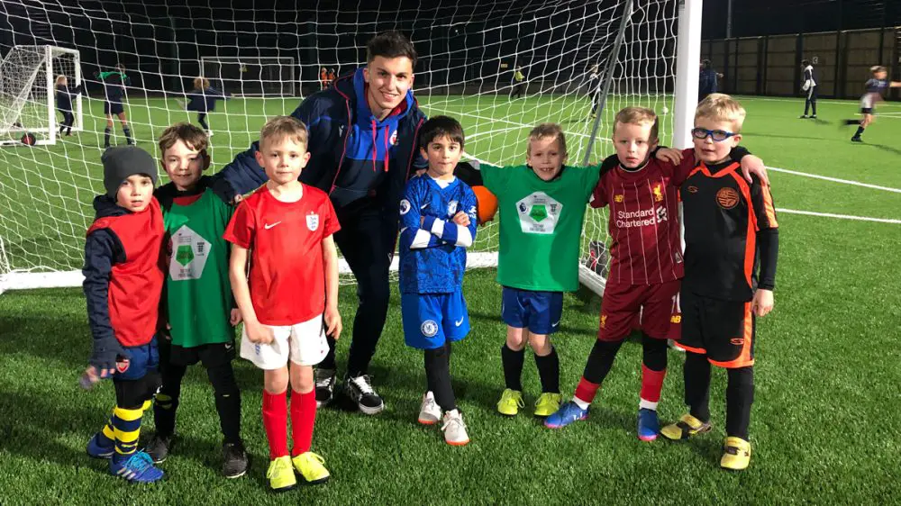 Reading defender Tom McIntyre with Wokingham & Emmbrook youngsters. Photo supplied by W&EFC