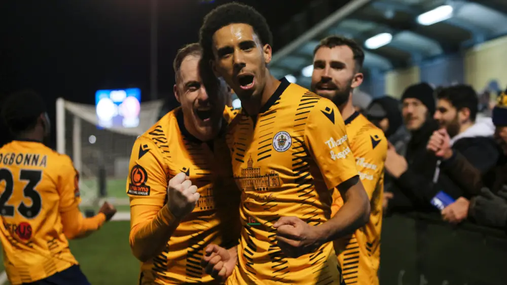 Leon Parillon celebrates with Scott Davies. Photo: George Beck.